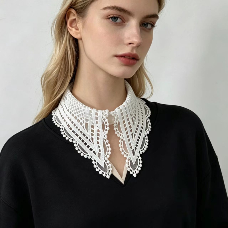 Embroidery Origin - Faux col blanc à volants pour