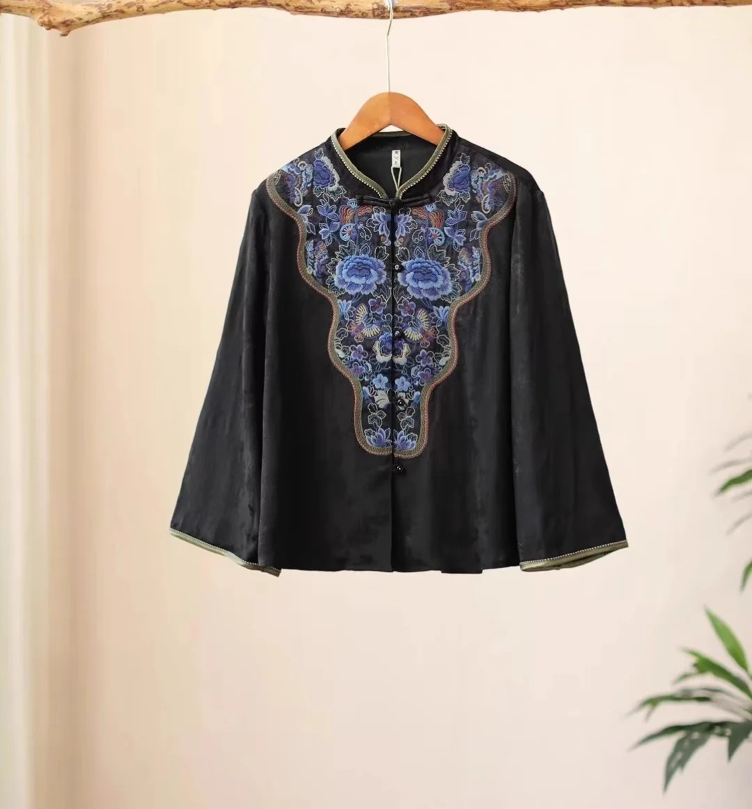 Chemisier de printemps de luxe - Embroidery On Black Shirt avis et prix