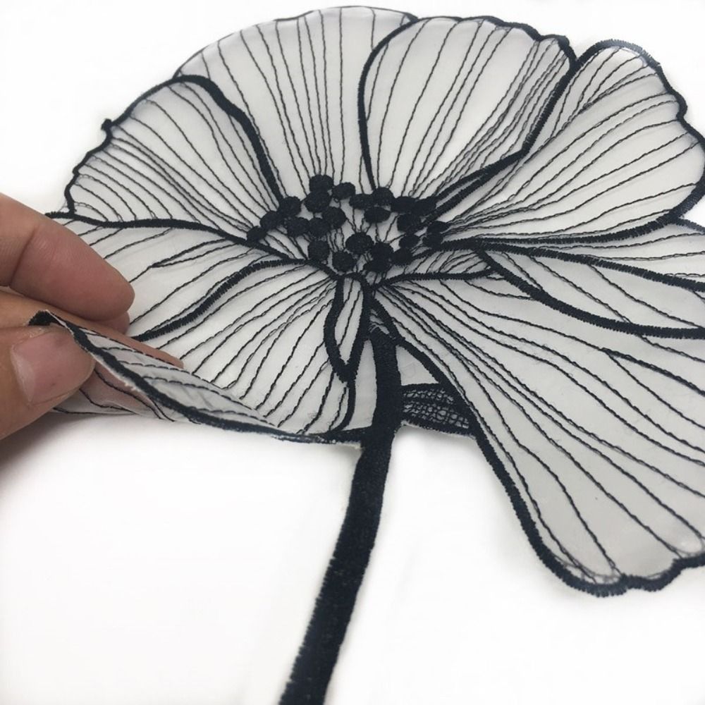 Patch brodé, Applique florale  - Embroidery On Black Shirt avis et prix