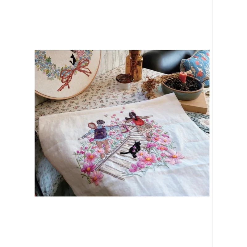 Livre d'illustrations de brode - Embroidery Guide Book avis et prix