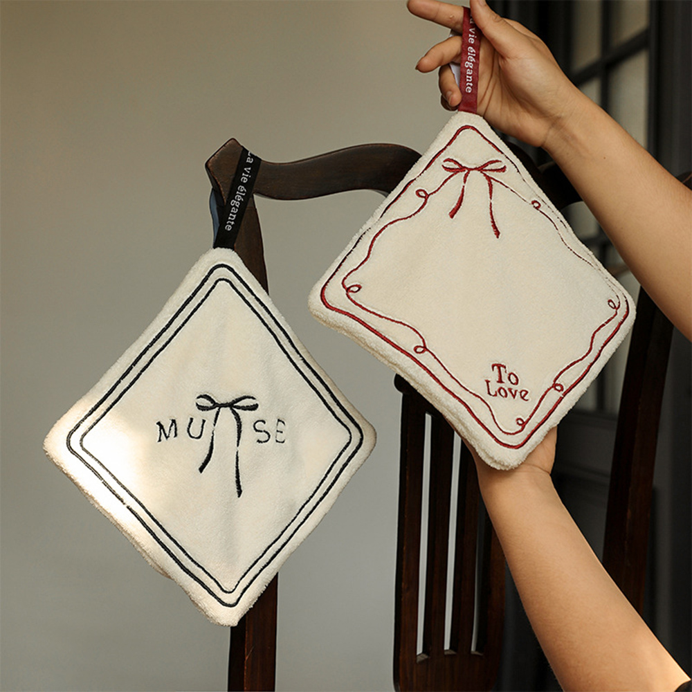 Jolie serviette de toilette su - Embroidery Towel avis et prix